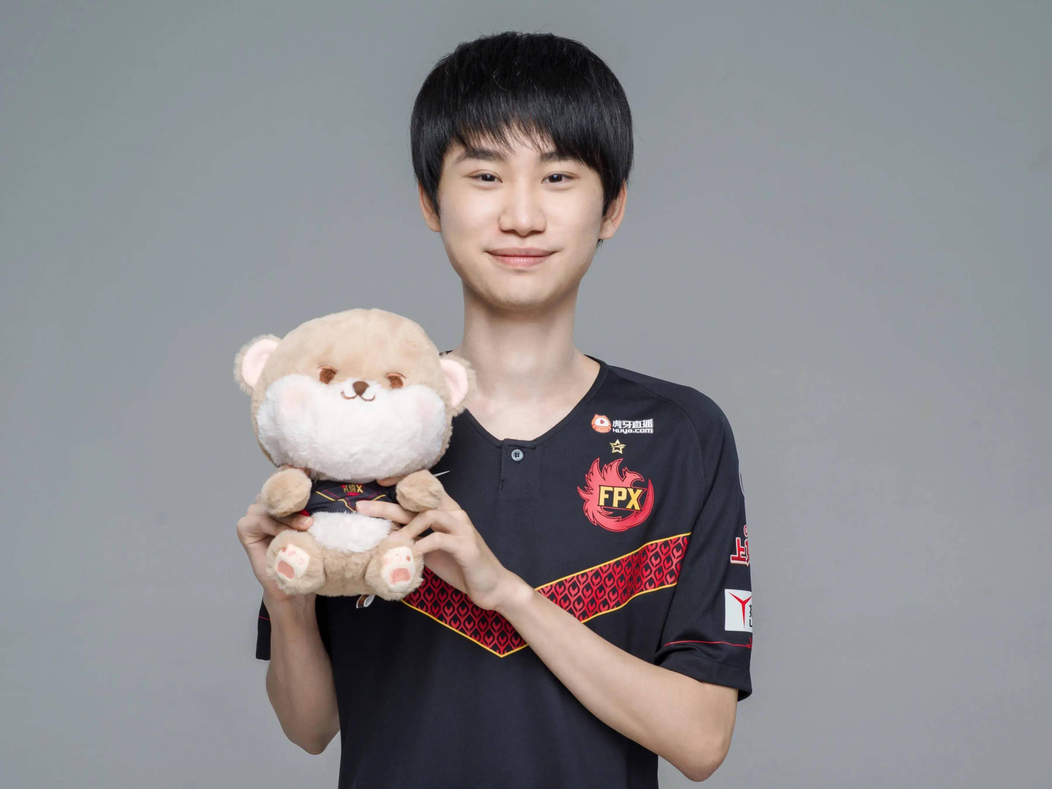 关于Doinb重返赛场，重返赛场首场状态出色，C9观众沸腾！气势如虹延续的信息