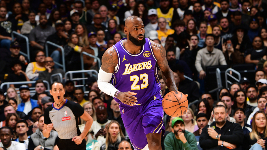 詹姆斯回归赛场,比分优势明显首场状态亮眼,雄鹿观众沸腾!的简单介绍 詹姆斯回归赛场,比分优势明显首场状态亮眼,雄鹿观众沸腾!的简单介绍