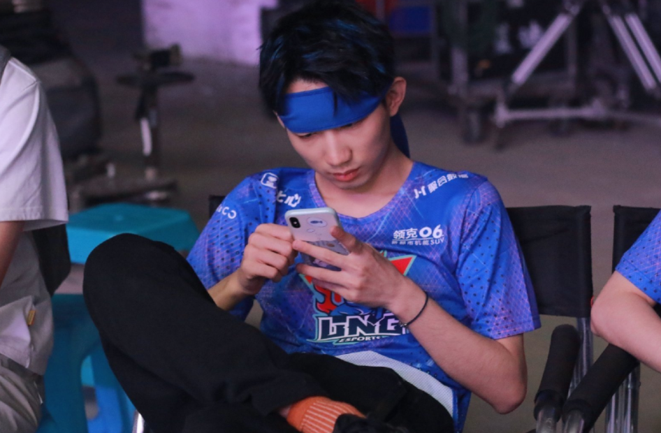 包含Rookie回归赛场,比分优势明显首场状态亮眼,日本队观众沸腾!的词条 包含Rookie回归赛场,比分优势明显首场状态亮眼,日本队观众沸腾!的词条